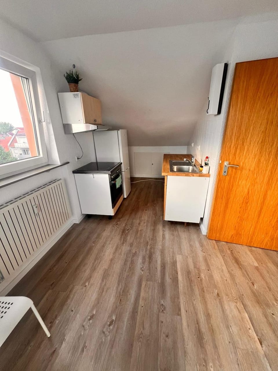 Kitchen or kitchenette, oven, stove