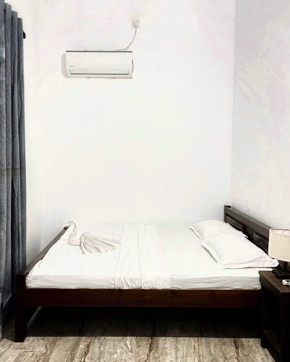 Bed, Bedroom, air conditioner