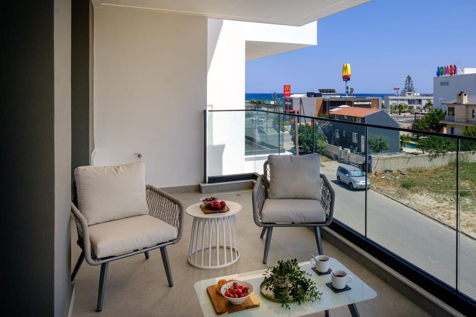 View (from property/room), Balcony/Terrace, Sea view