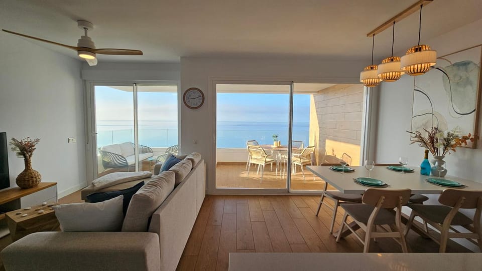 Victoria Sea view Apartment in Río de Torrox