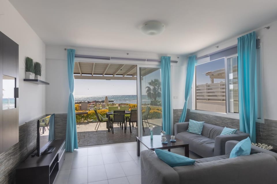 Patio, TV and multimedia, Balcony/Terrace, Living room, Seating area, Sea view