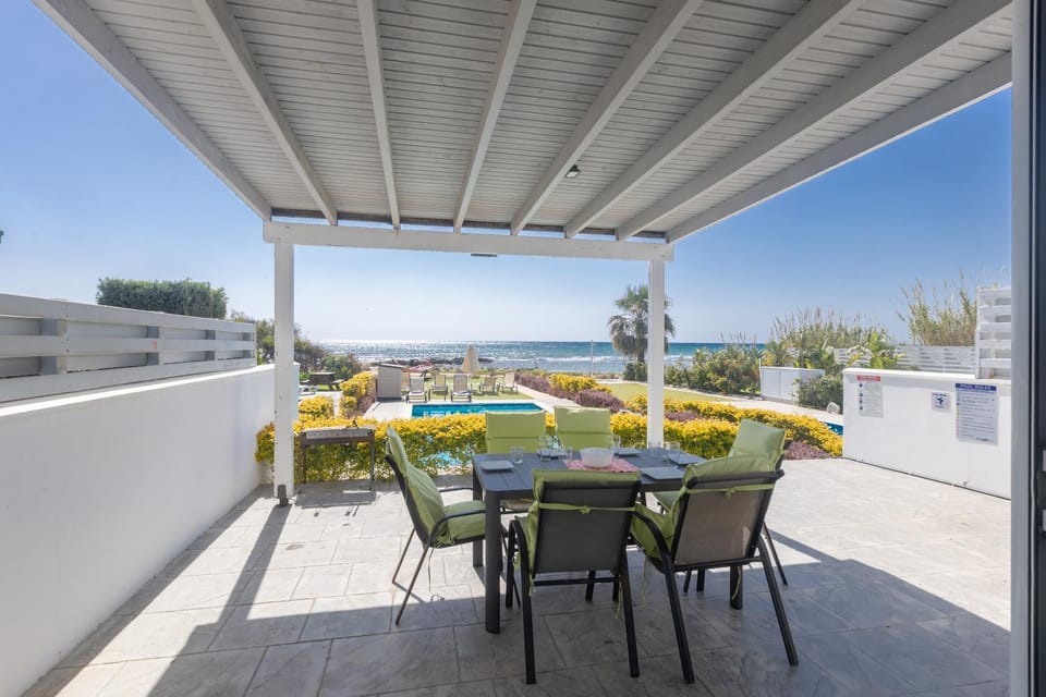 Day, Balcony/Terrace, Seating area, Dining area, Pool view, Sea view, Swimming pool