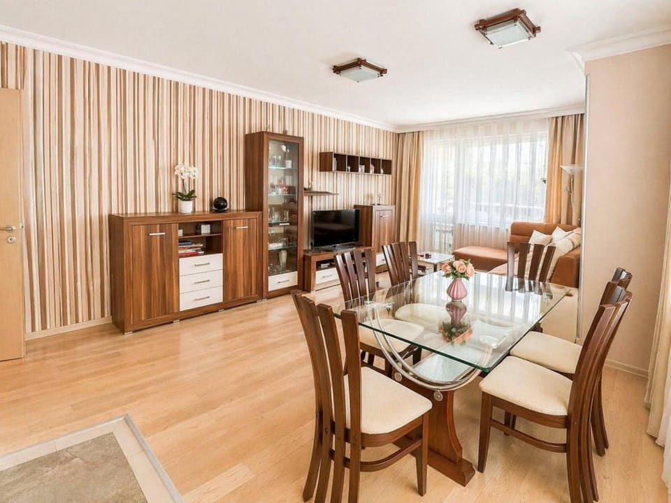 TV and multimedia, Living room, Seating area, Dining area, dishwasher, oven