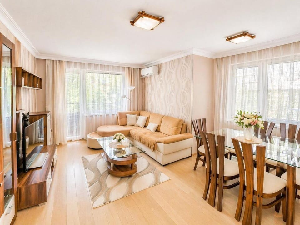 Living room, Seating area, Dining area