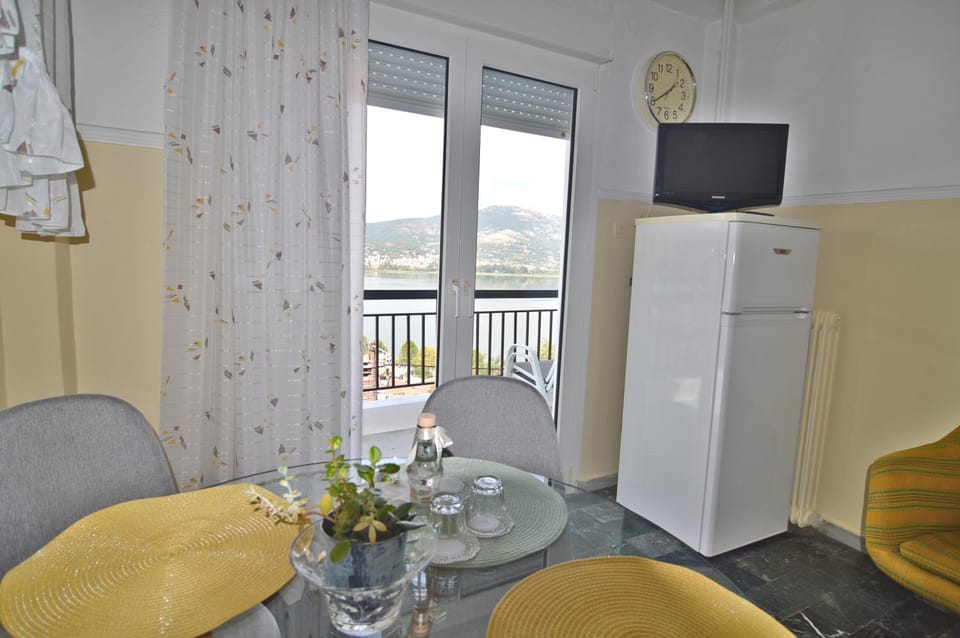 TV and multimedia, View (from property/room), Seating area, Dining area