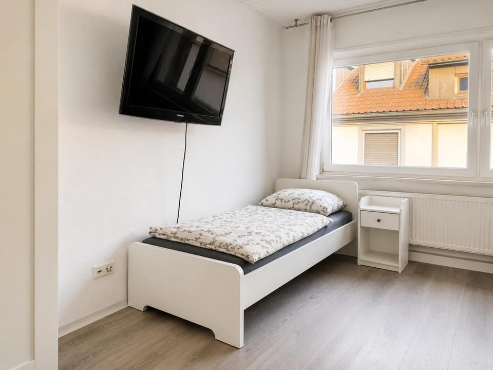 Bed, TV and multimedia, Bedroom