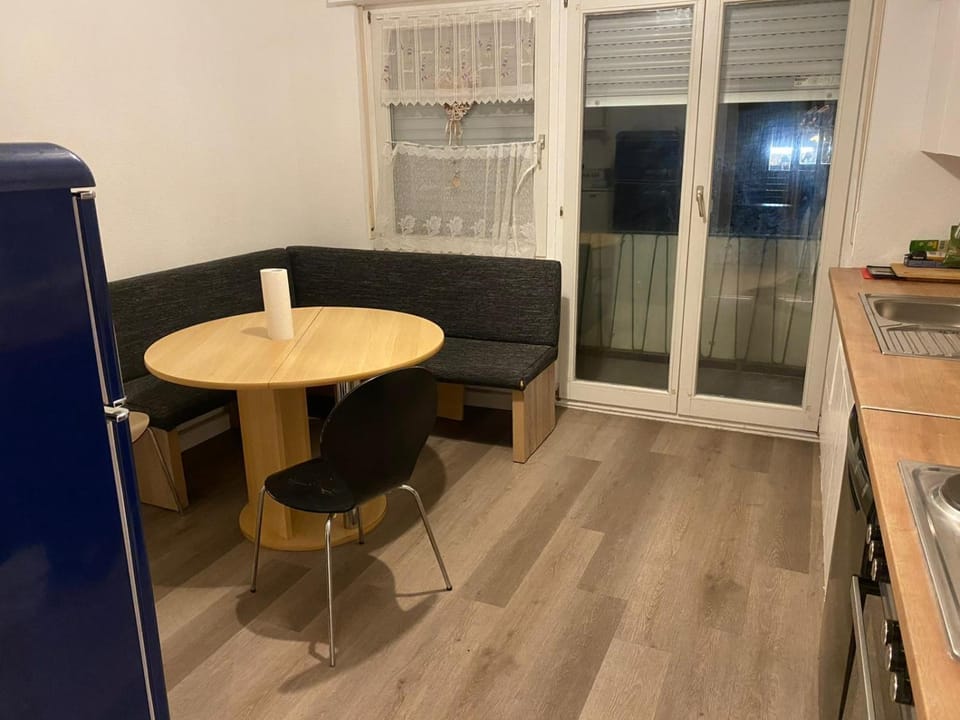 Kitchen or kitchenette, Seating area, Dining area