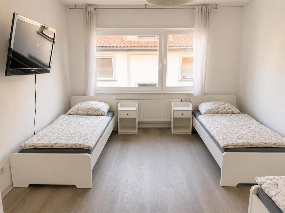 Bed, TV and multimedia, Bedroom