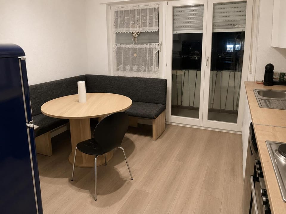 Seating area, Dining area, Food, kitchen