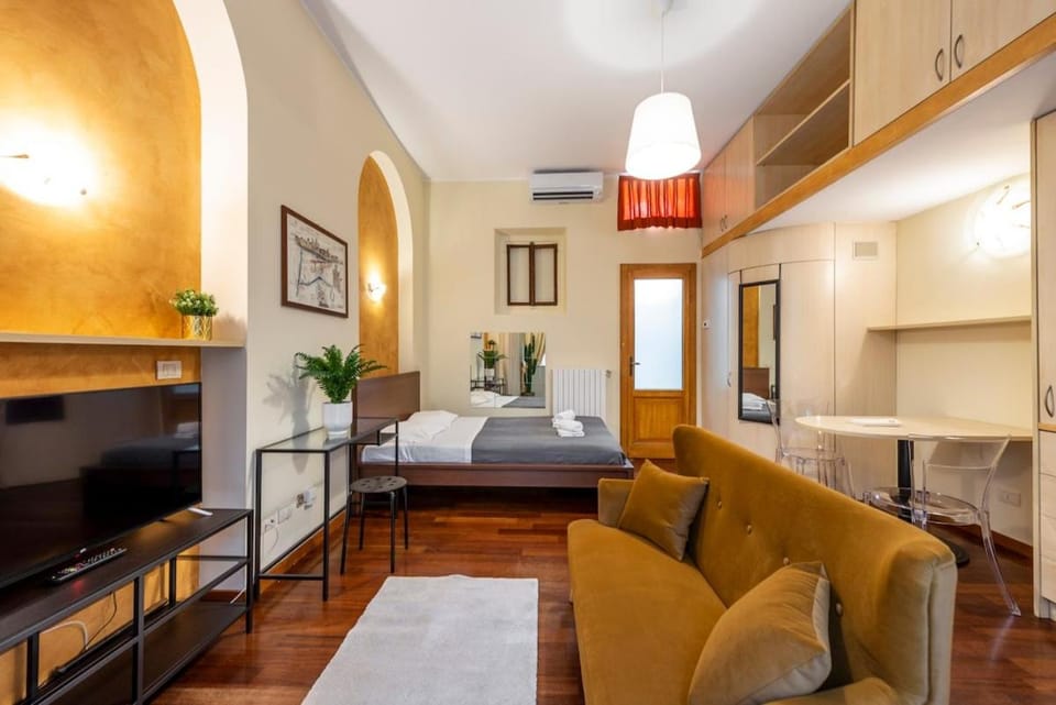 TV and multimedia, Living room, Photo of the whole room, Bedroom, air conditioner