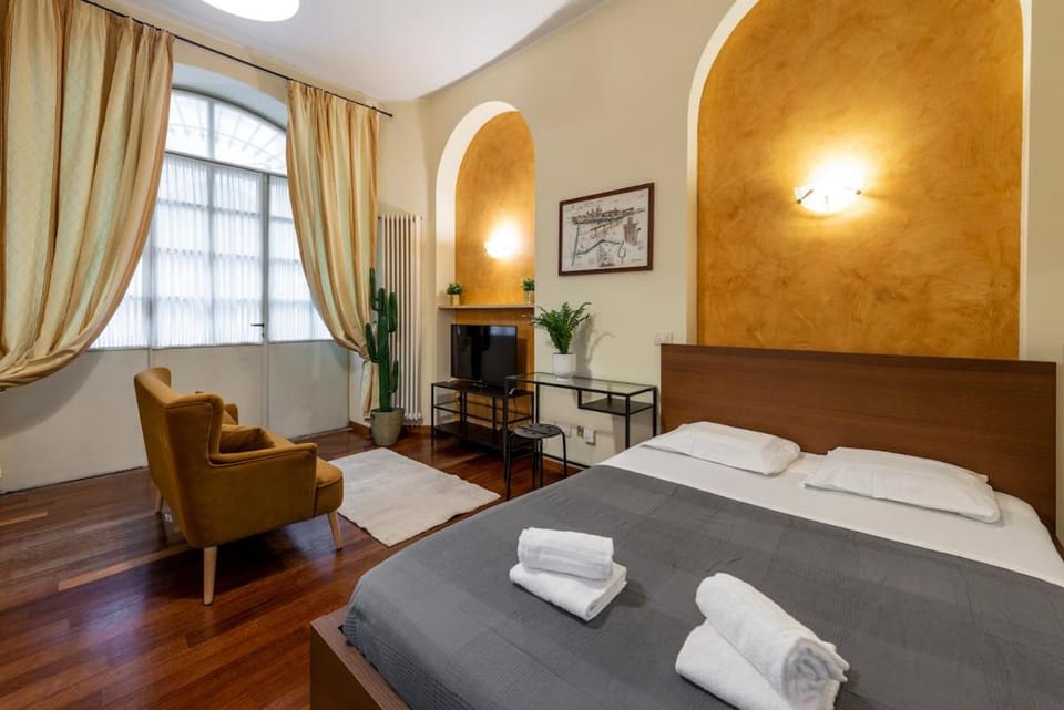 Bed, TV and multimedia, Living room, Photo of the whole room, Bedroom, towels