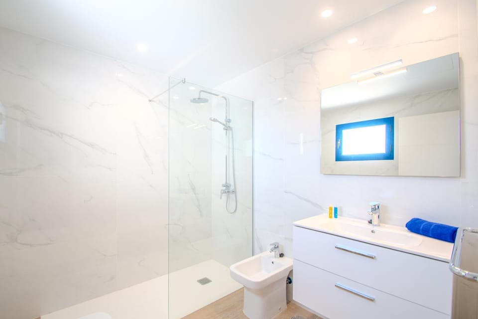 Shower, Bathroom, bidet, hair dryier, heating, towels
