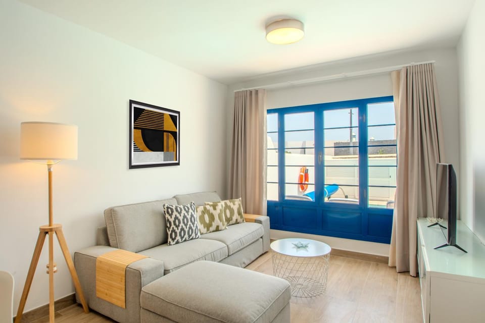TV and multimedia, Living room, Photo of the whole room, Pool view, heating, internet, air conditioner