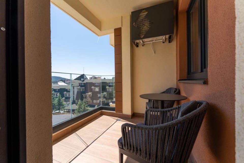 Day, Natural landscape, View (from property/room), Balcony/Terrace, Seating area, Mountain view