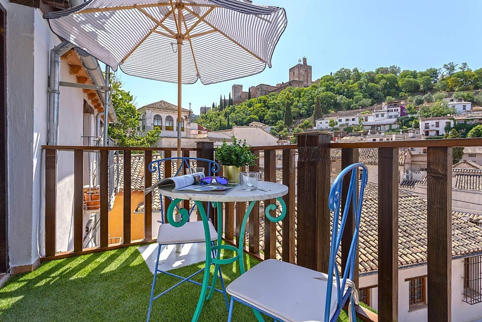 Spring, Day, Natural landscape, Summer, View (from property/room), Balcony/Terrace, Dining area, City view