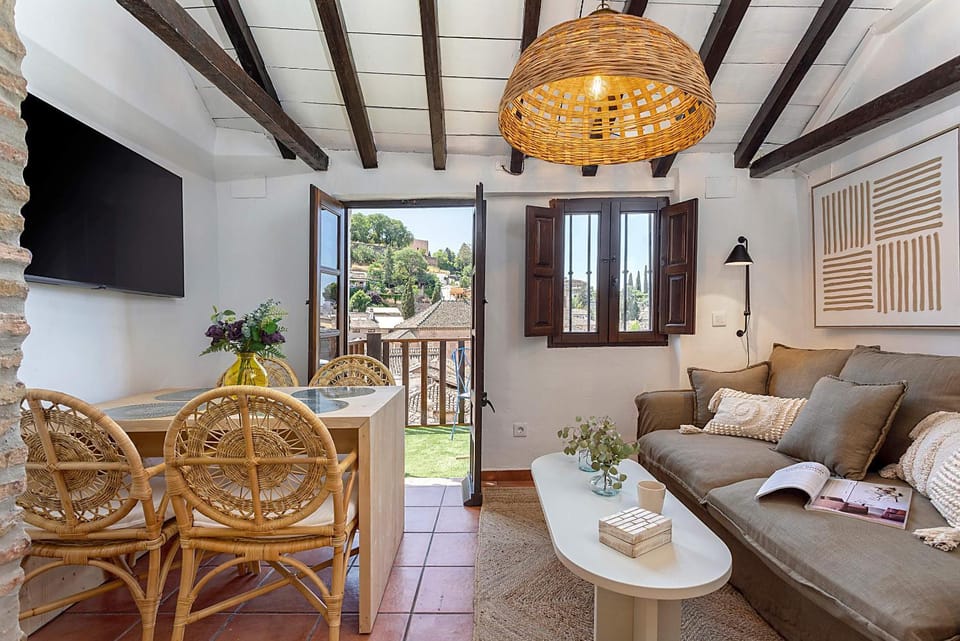 TV and multimedia, Balcony/Terrace, Living room, Seating area, Dining area, Garden view