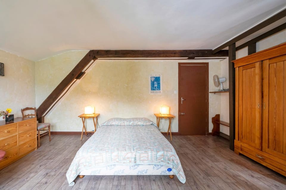 Property building, Living room, Bedroom