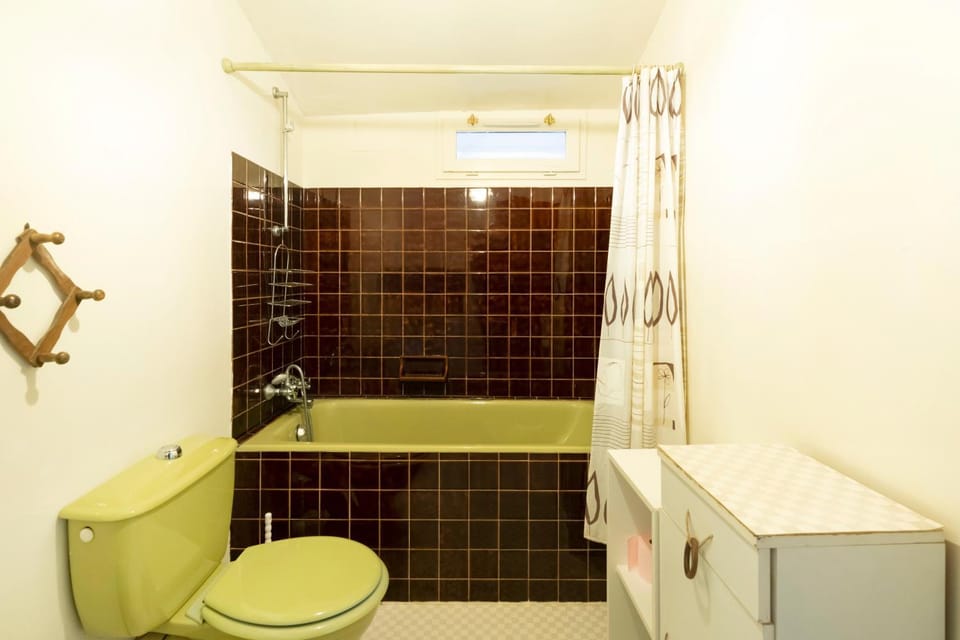 Bathroom, Living room