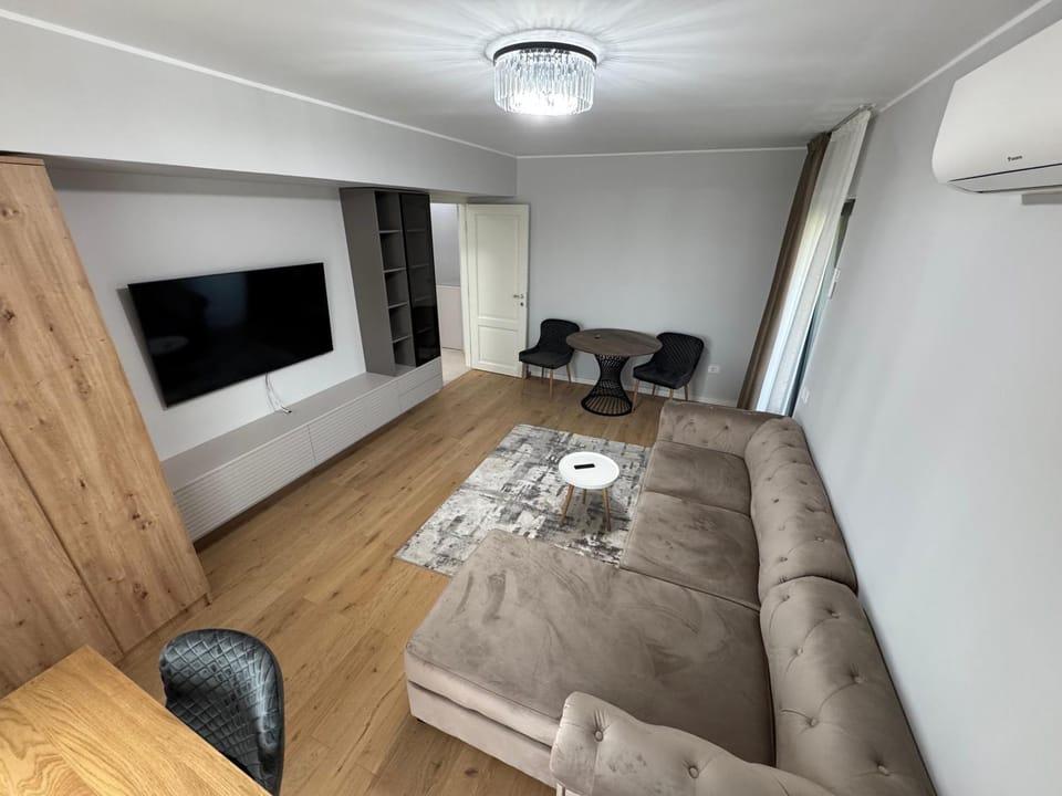 Communal lounge/ TV room, TV and multimedia, Living room, Seating area, Evening entertainment
