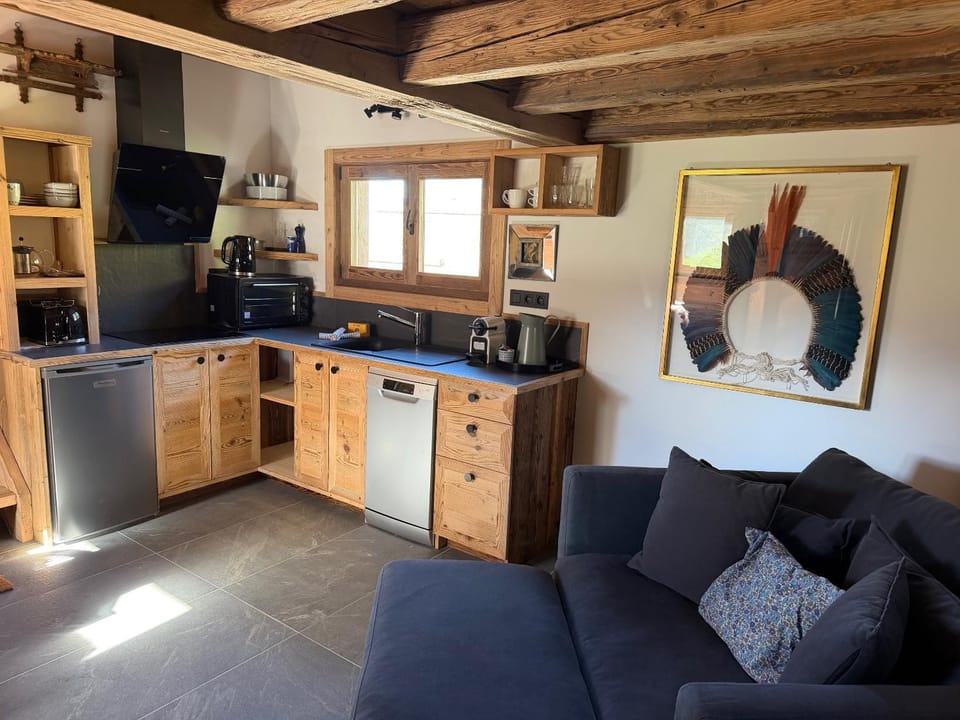 Property building, Kitchen or kitchenette, Living room