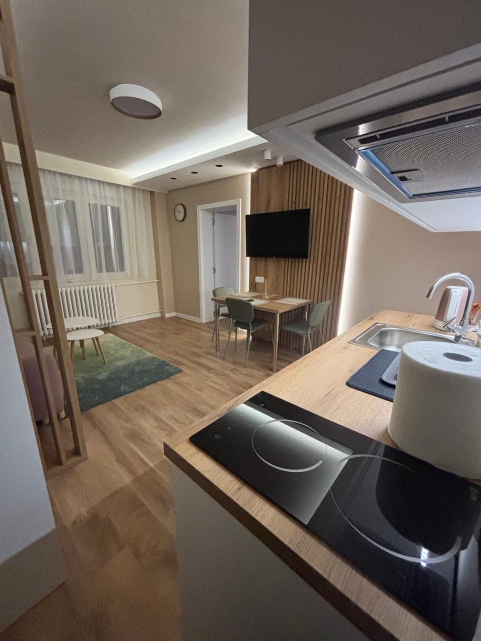 TV and multimedia, Kitchen or kitchenette, Living room, Seating area, Dining area