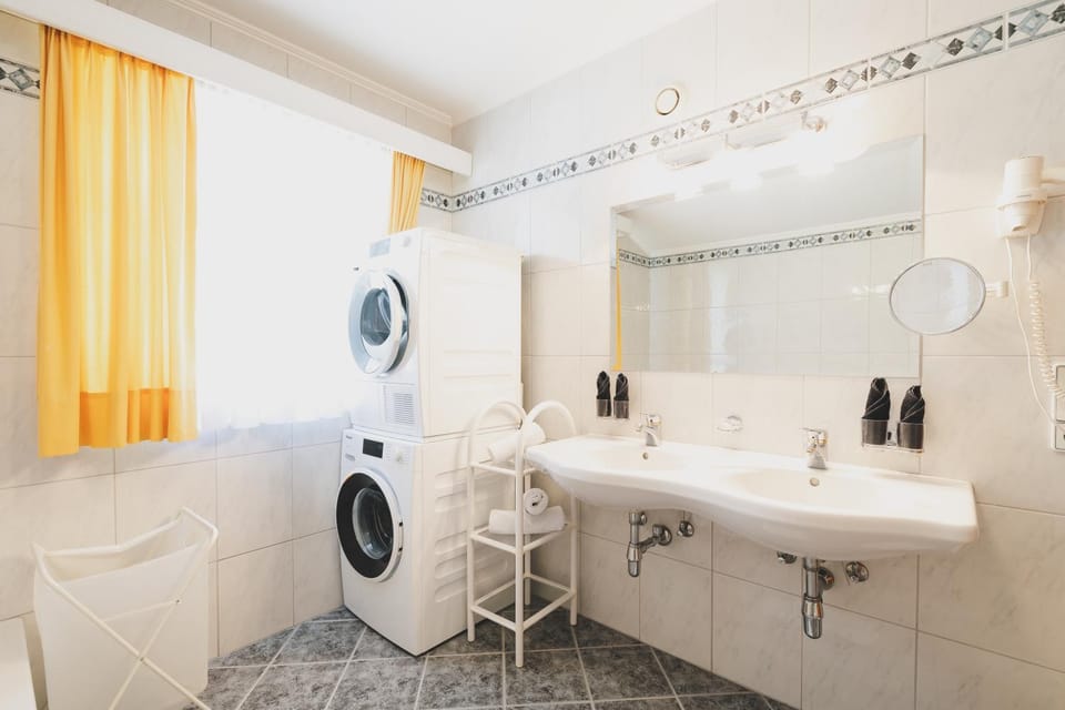 Shower, Bathroom, Bath, towels, washing machine, dryer