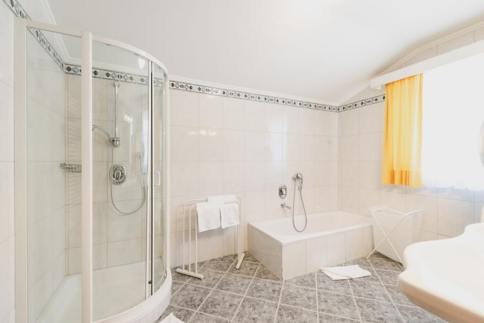 Shower, Bathroom, Bath, towels