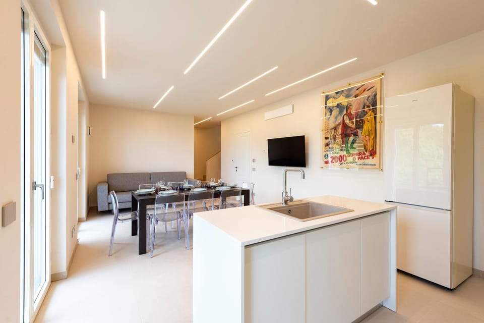 TV and multimedia, Kitchen or kitchenette, Dining area