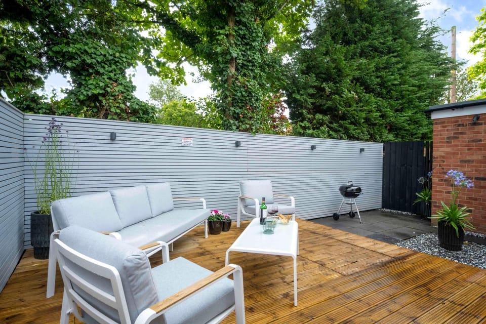 Patio, BBQ facilities, Seating area