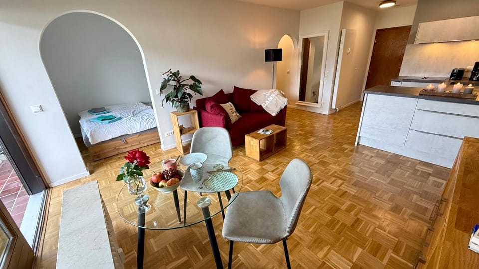 Bed, Kitchen or kitchenette, Living room, Photo of the whole room, Seating area, Dining area, Bedroom