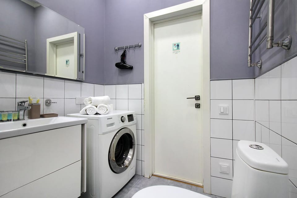 Toilet, towels, washing machine