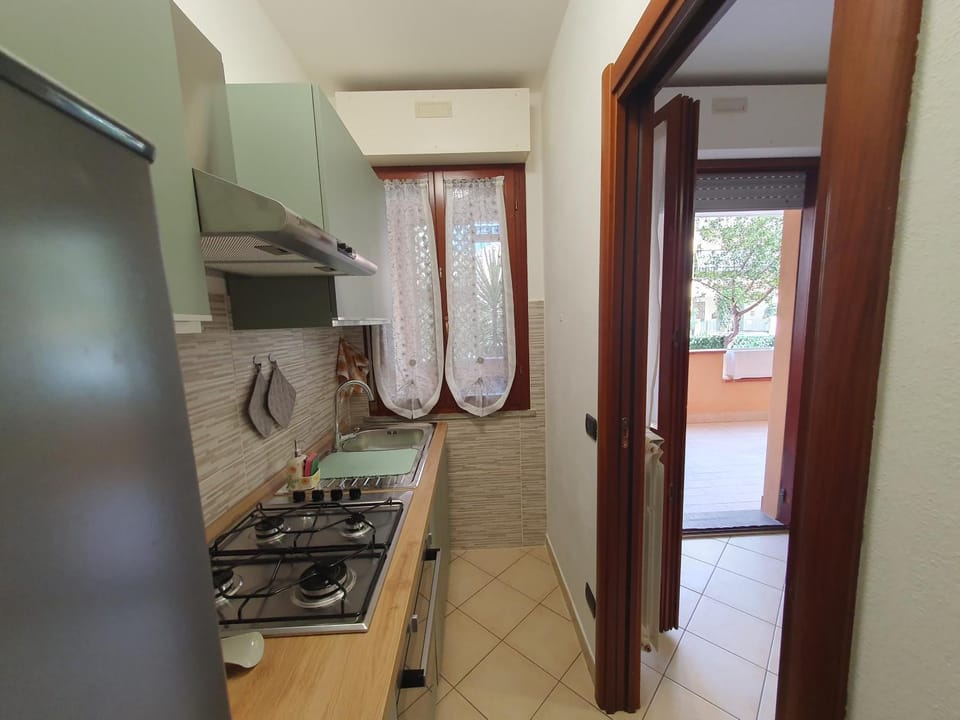 Kitchen or kitchenette, oven, stove