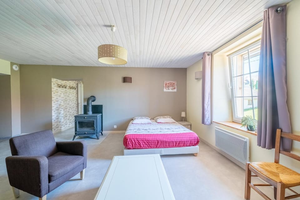 Bed, Living room