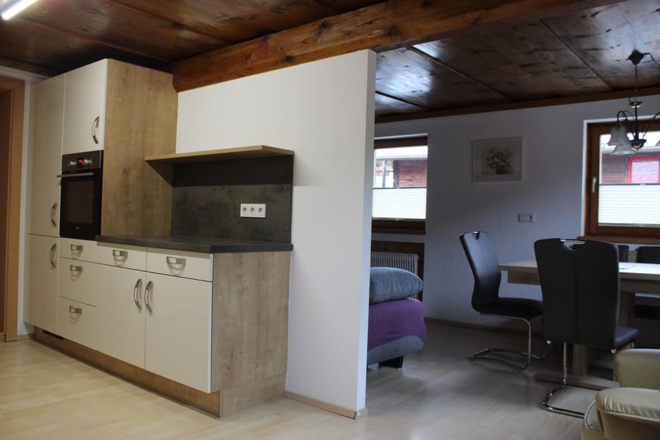 Kitchen or kitchenette, Decorative detail, Dining area