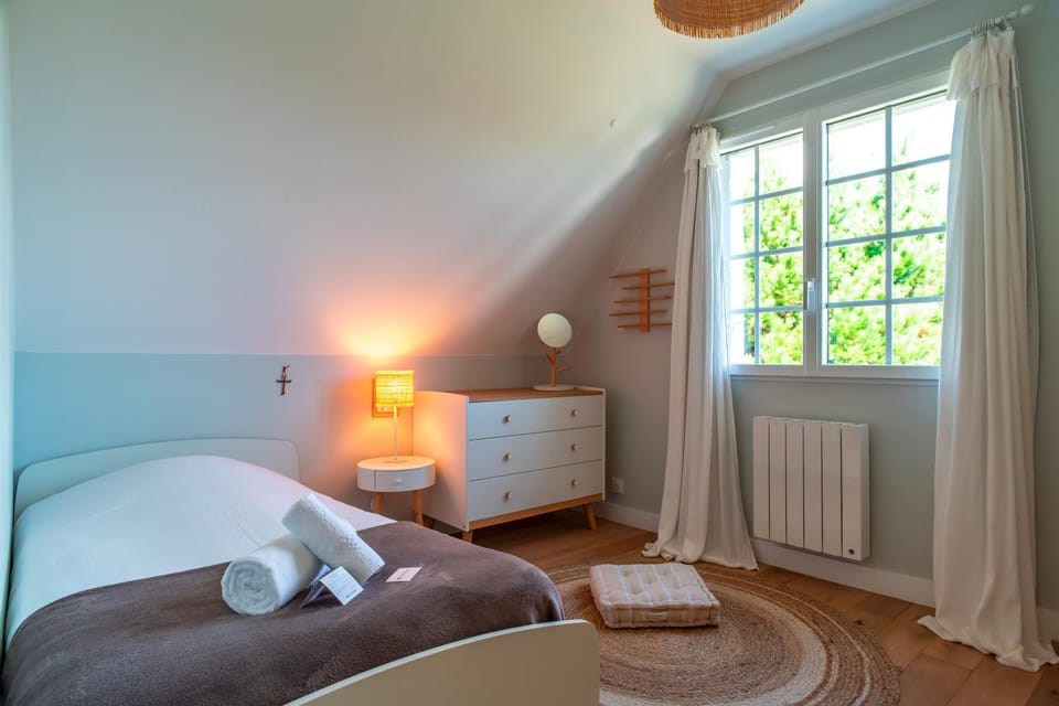 Bed, Photo of the whole room