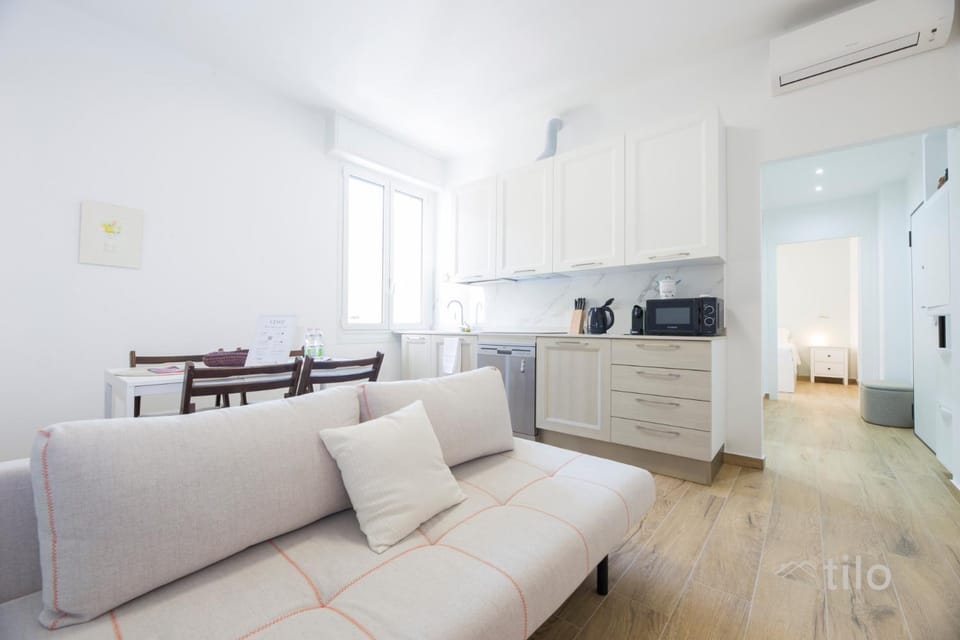 Kitchen or kitchenette, Living room, Dining area, air conditioner
