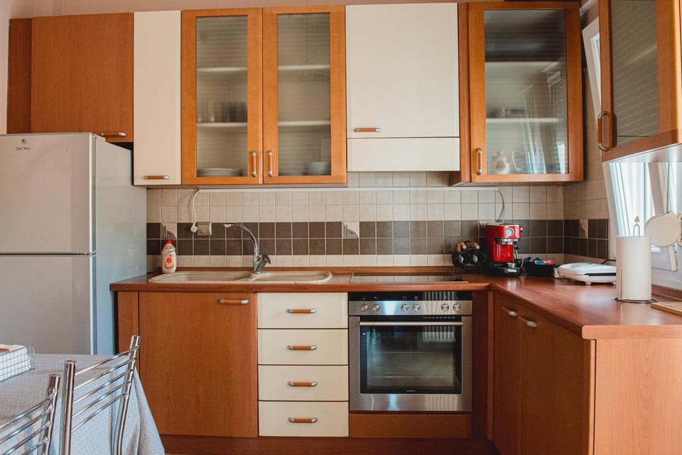 Kitchen or kitchenette, oven, stove