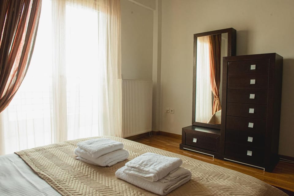 Bed, Bedroom, towels