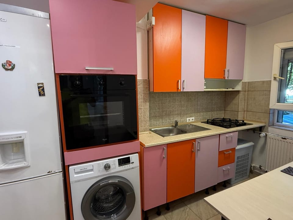 Kitchen or kitchenette, washing machine