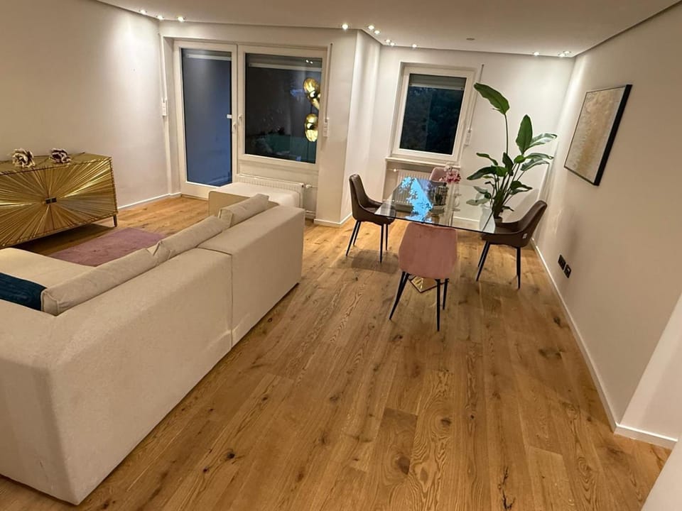 Living room, Photo of the whole room, Seating area, Dining area