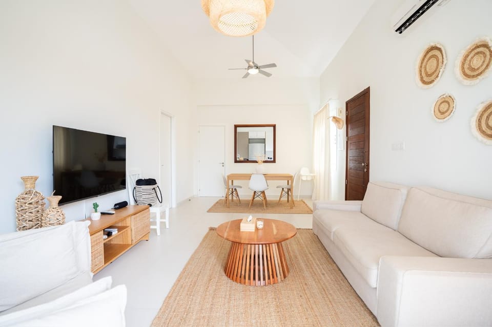 Casa Nola Elegant Modern Bungalow, Pool & Sea Location, Paphos Villa in Paphos