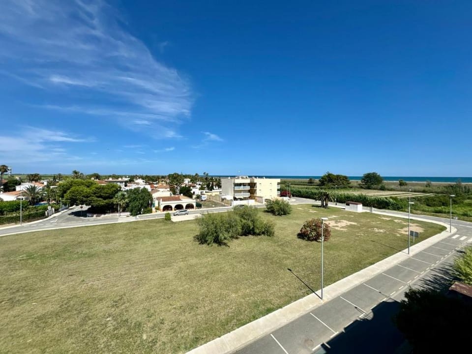 Property building, Day, Neighbourhood, Natural landscape, Bird's eye view, Garden view, Sea view, Street view