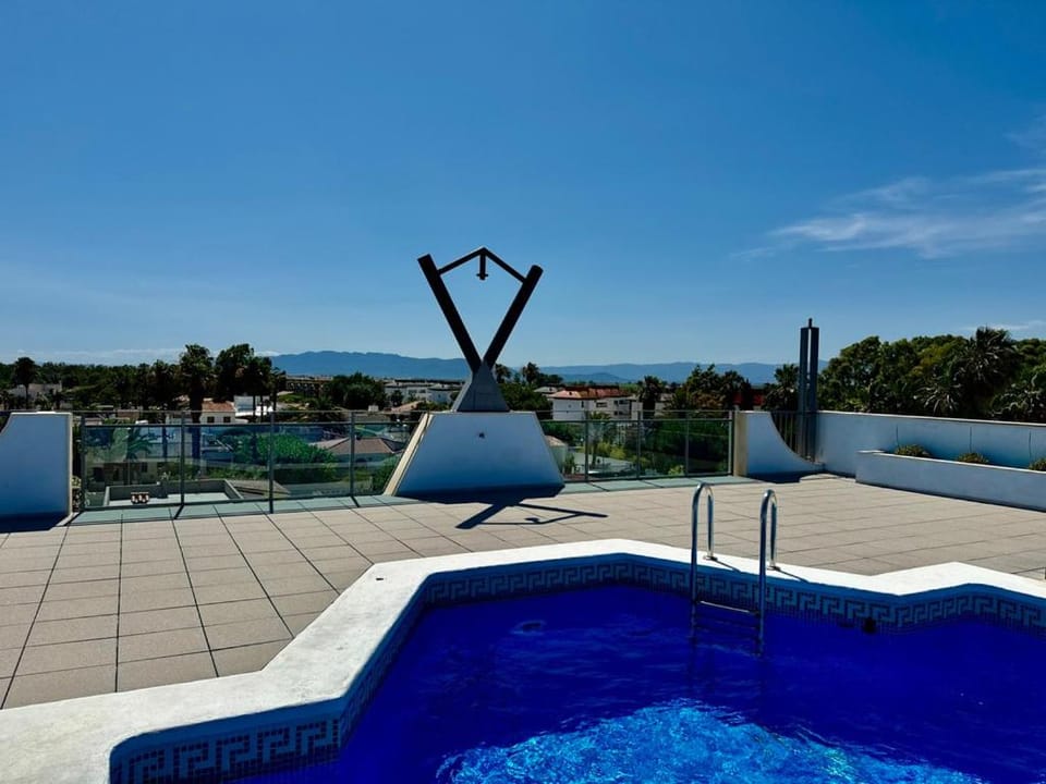 Day, Natural landscape, Pool view, Swimming pool, sunbed