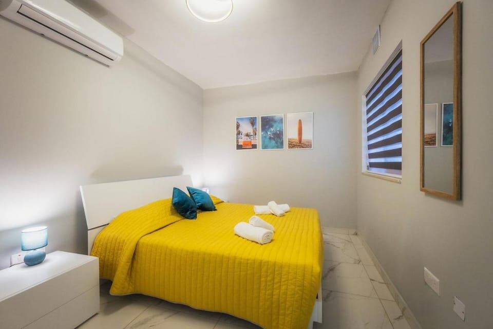 Bed, Photo of the whole room, Bedroom, towels, air conditioner