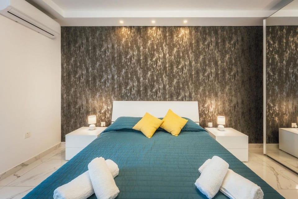 Bed, Photo of the whole room, Bedroom, towels, air conditioner