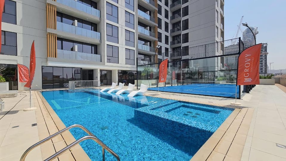 Property building, Day, Swimming pool, sunbed