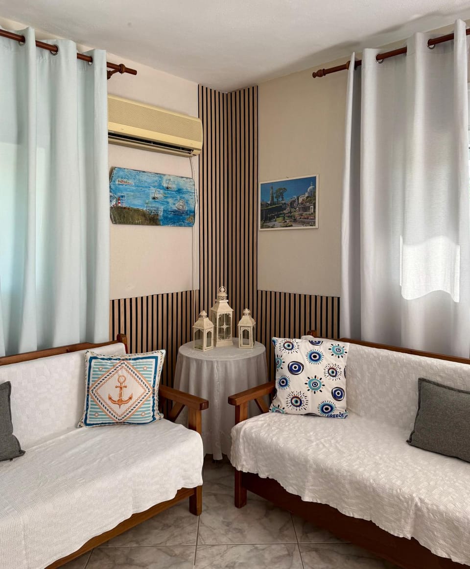 Bed, Living room