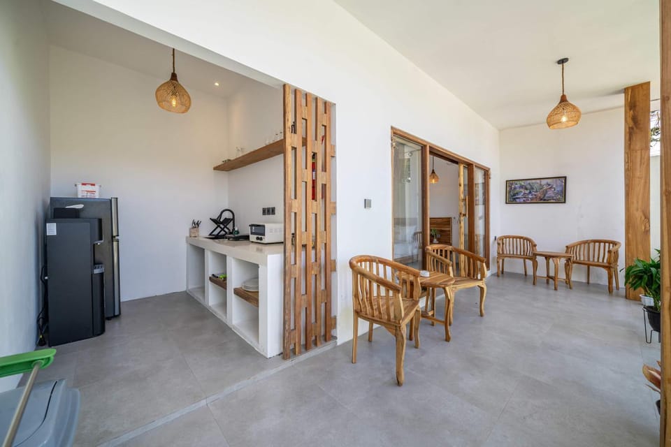 Kitchen or kitchenette, Dining area, minibar, oven