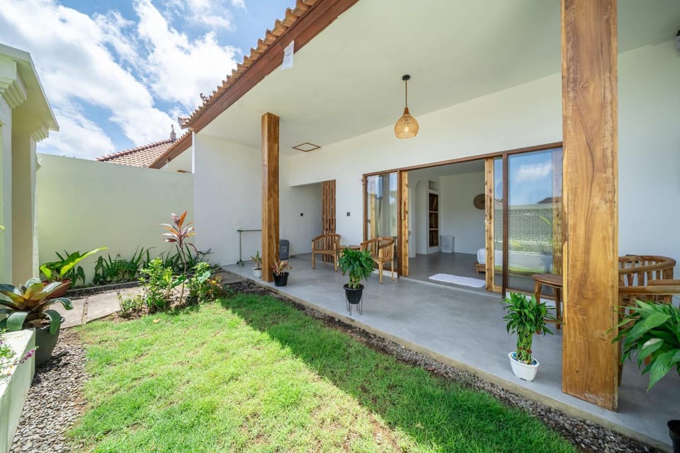 Property building, Patio, Day, Garden, Garden view
