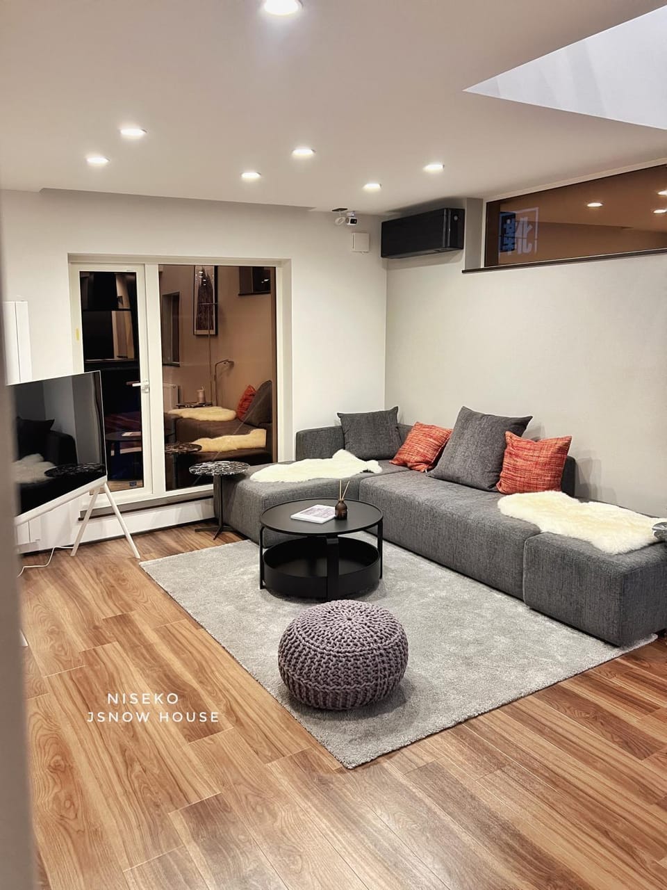 Communal lounge/ TV room